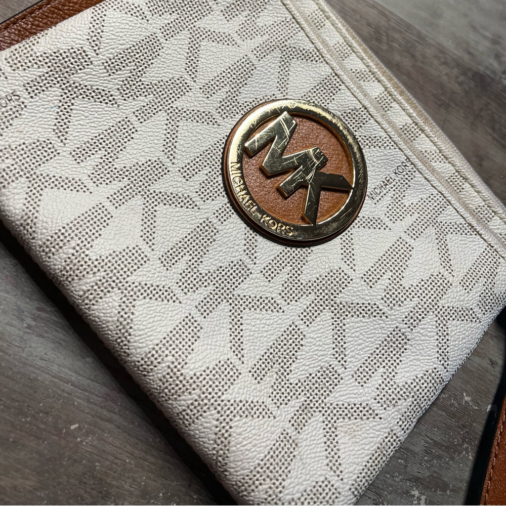 Michael kors crossbody bag